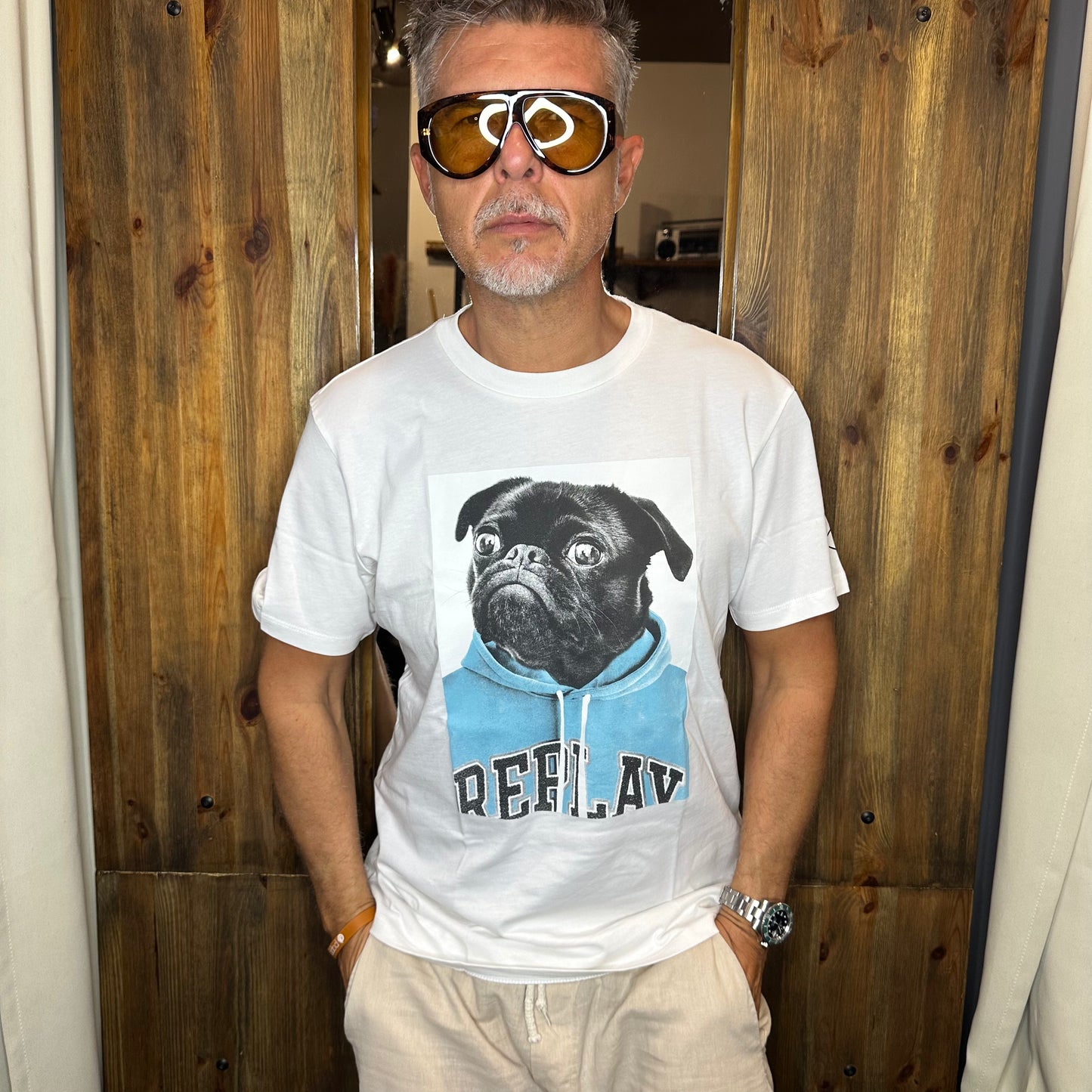 T-shirt replay dog