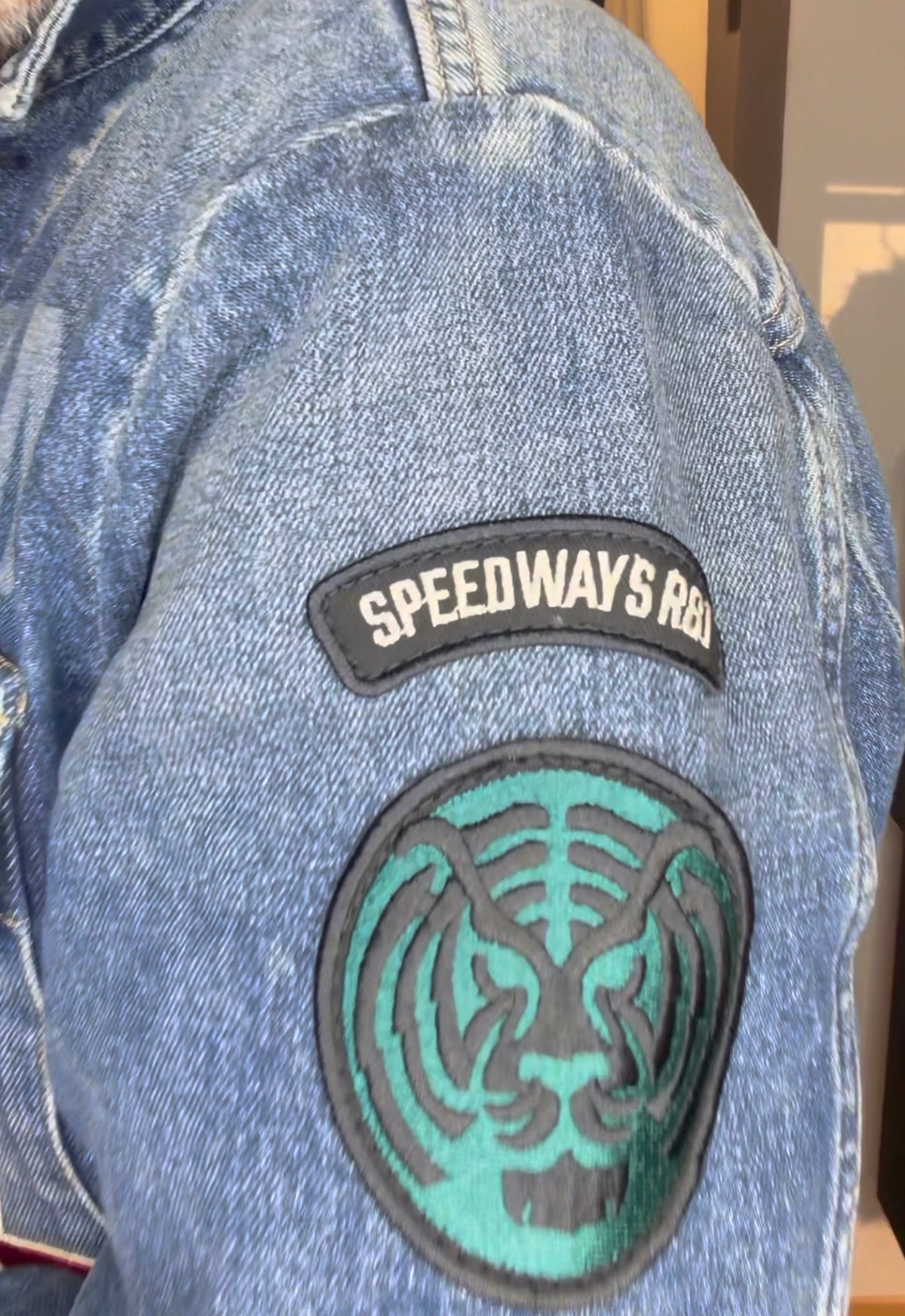Giacca denim con patch replay
