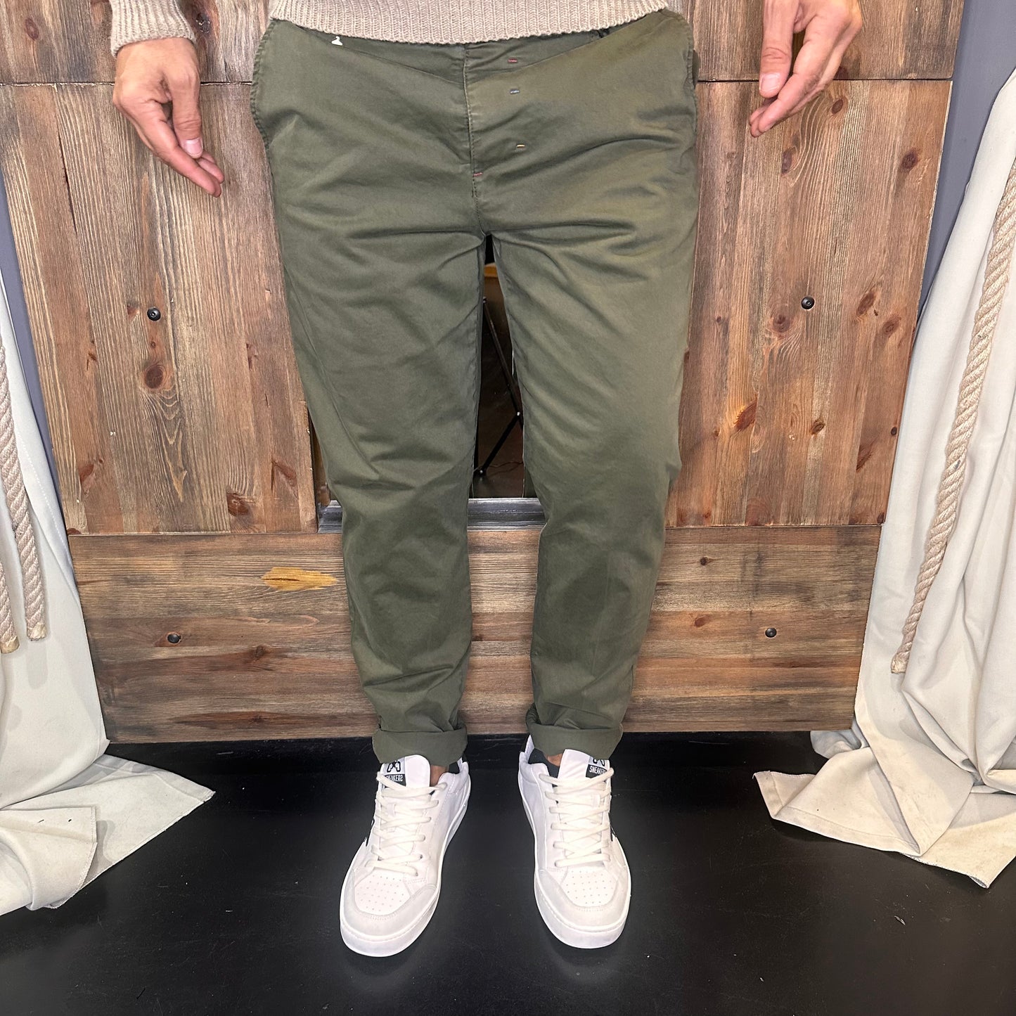 Pantalone Berna chinos avocado