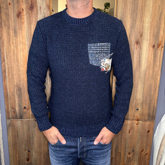 MAGLIONE GIROCOLLO PUNTO RISO BOTTONATO BLU CON TASCHINO RICAMATO IN TESSUTO V2