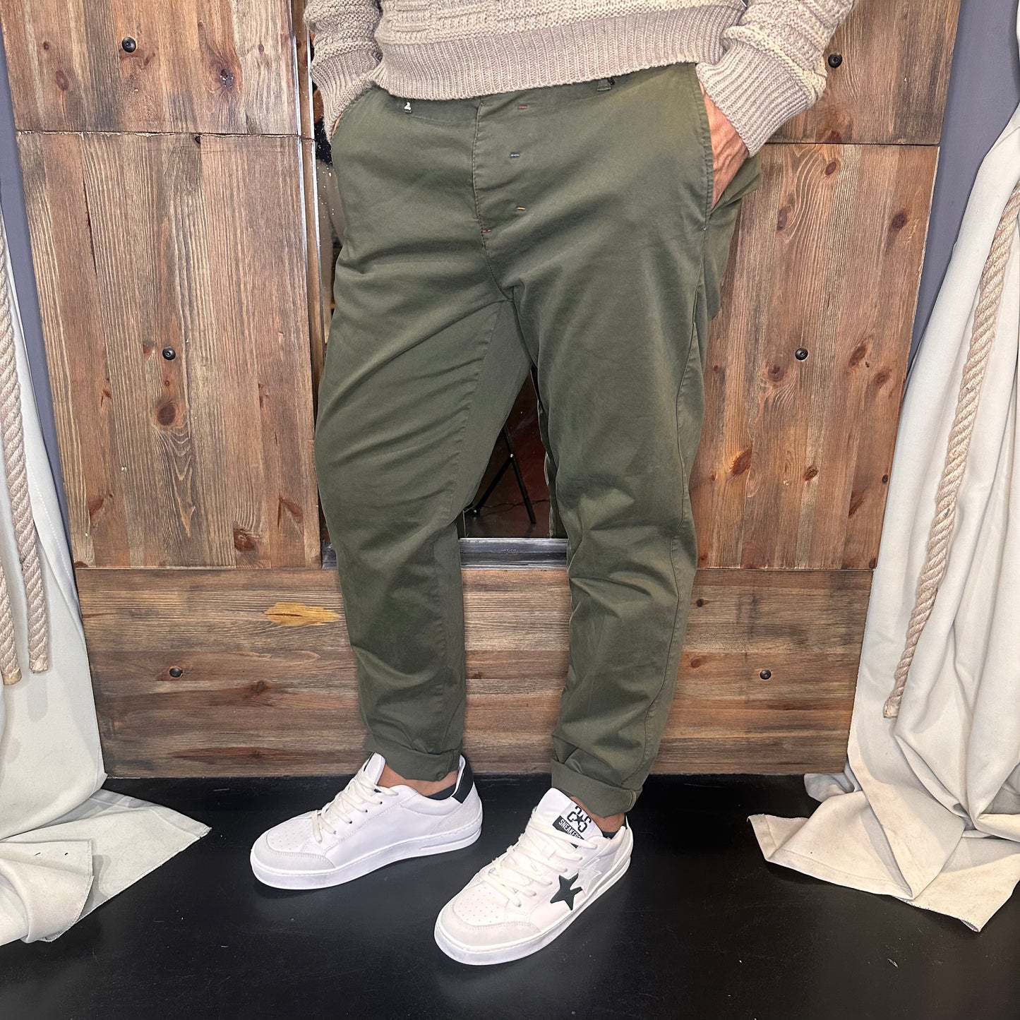 Pantalone Berna chinos avocado