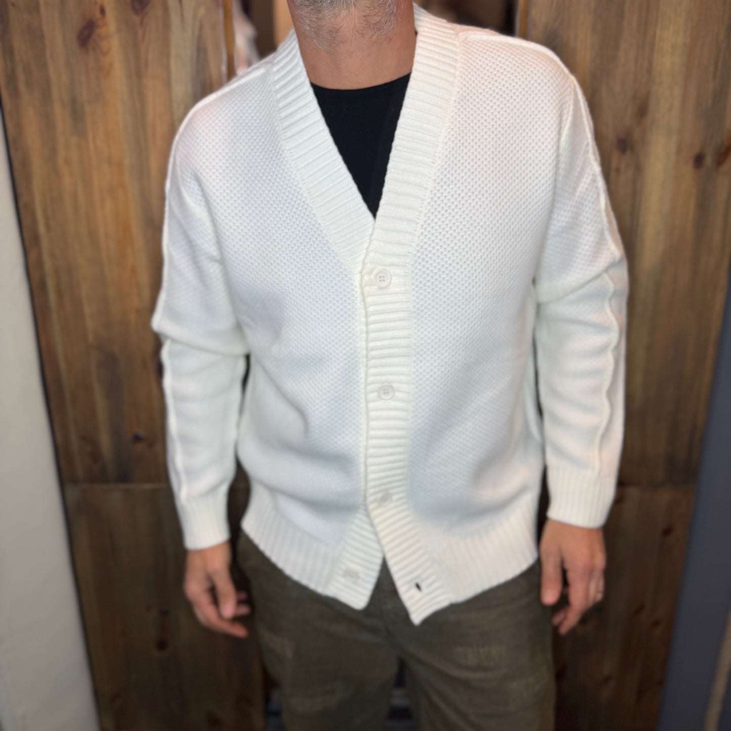 Cardigan over Galerie panna