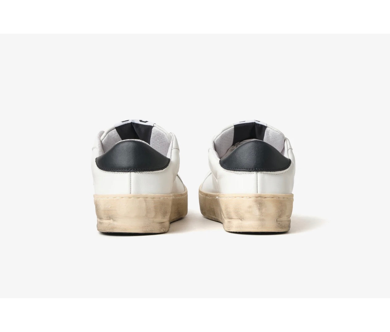 SNEAKER ENJOY STAR IN PELLE BIANCA CON DETTAGLI IN PELLE NERI E GHIACCIO ED EFFETTO
"USED"