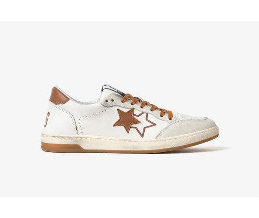 SNEAKER WEEK STAR IN PELLE BIANCA CON DETTAGLI IN CROSTA MARRONE ED EFFETTO
"USED"