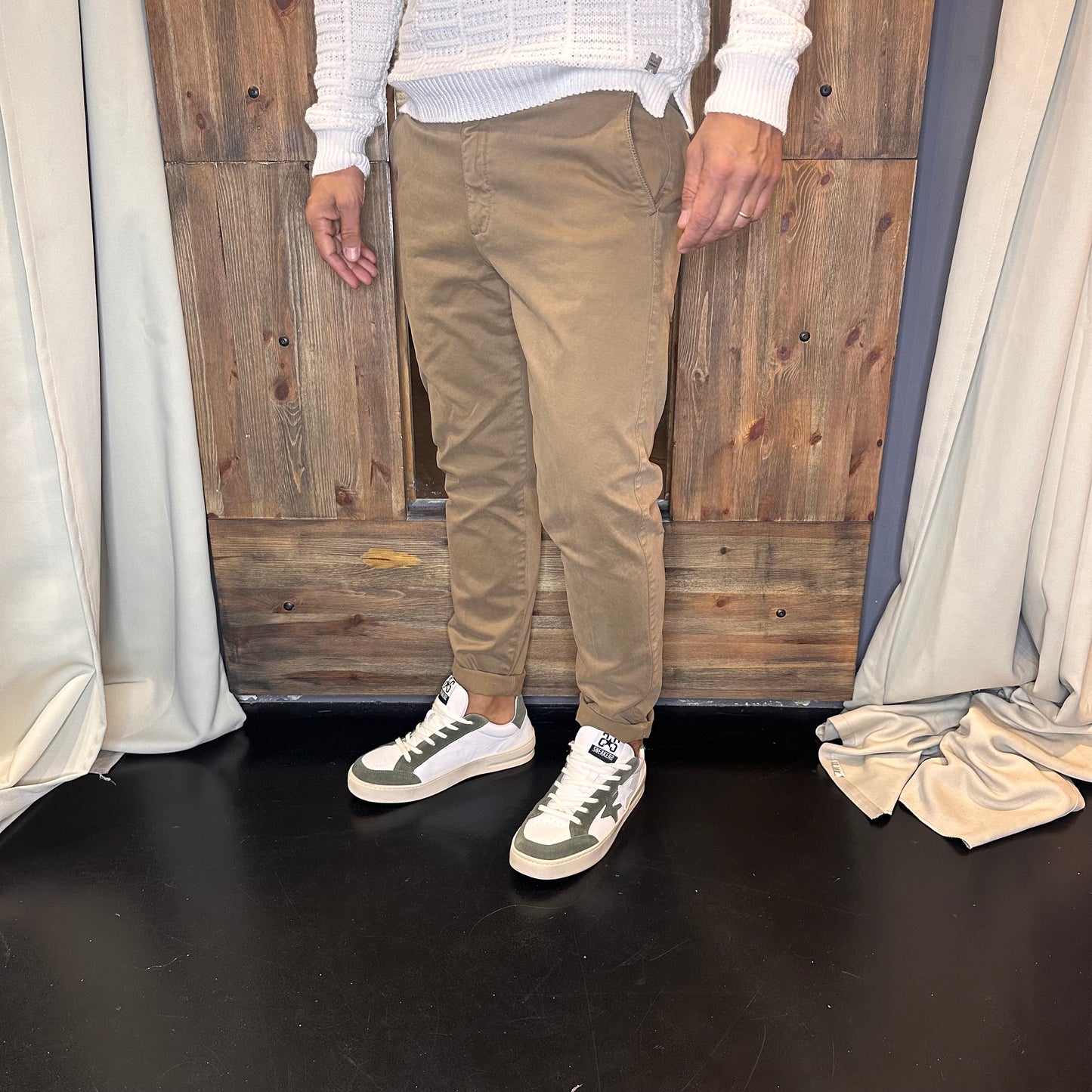 Pantalone chinos block eleven cammello