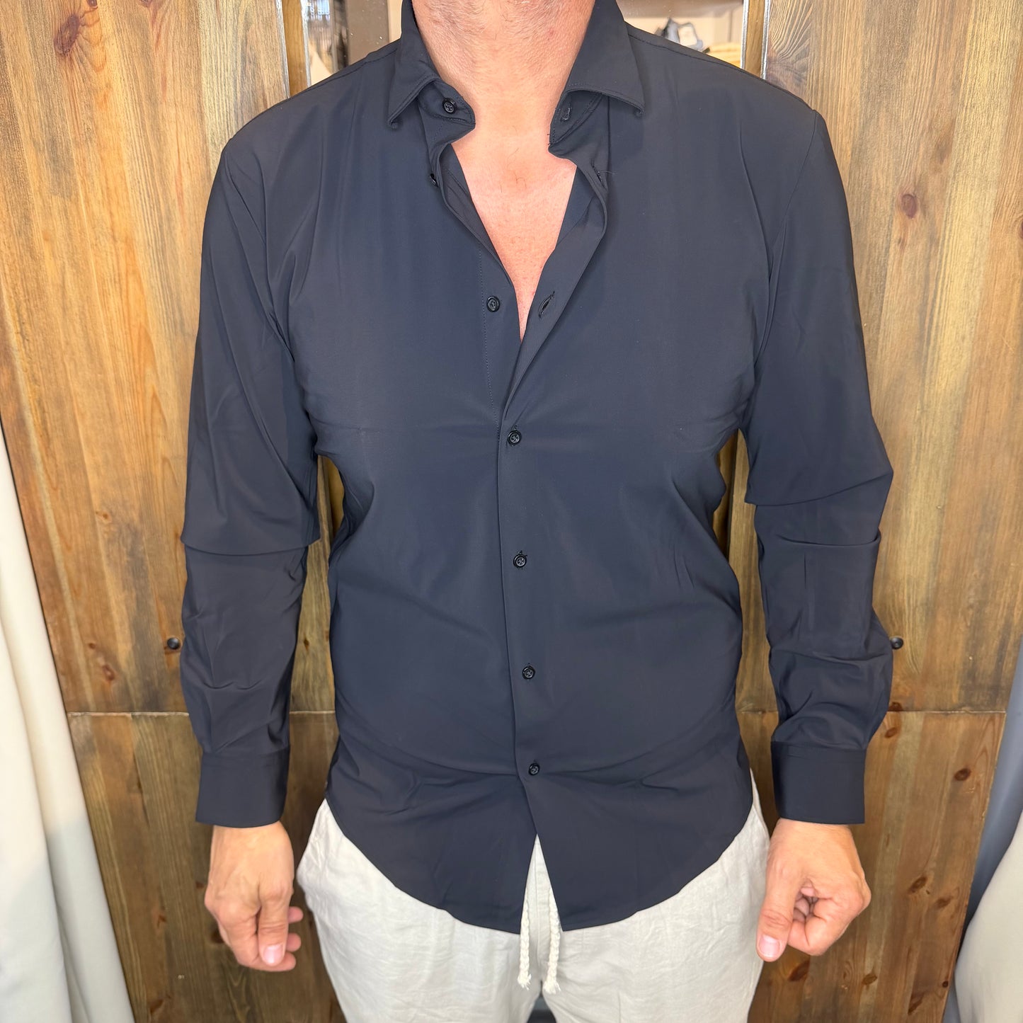 Camicia no stiro alta tensione nera