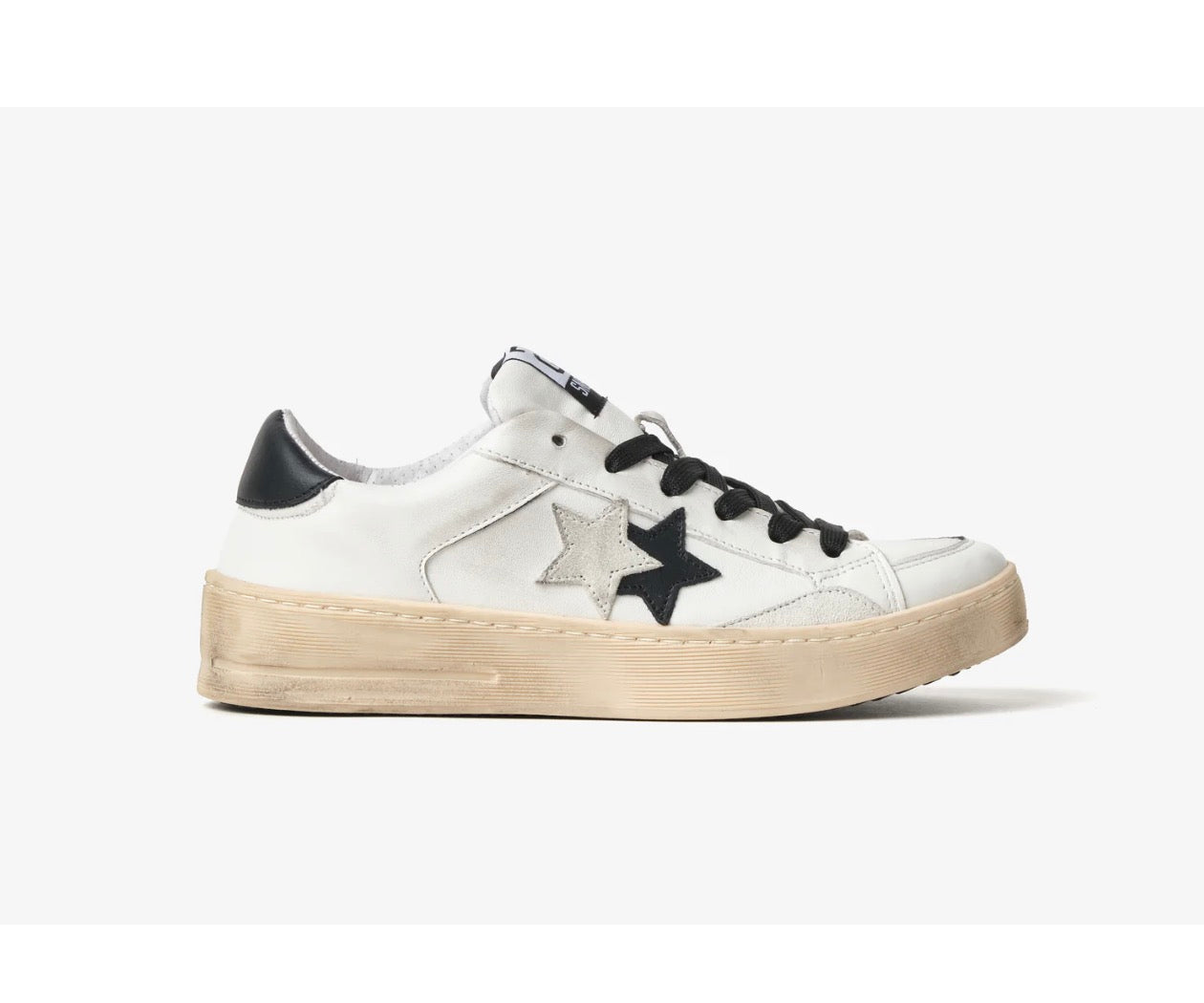 SNEAKER ENJOY STAR IN PELLE BIANCA CON DETTAGLI IN PELLE NERI E GHIACCIO ED EFFETTO
"USED"