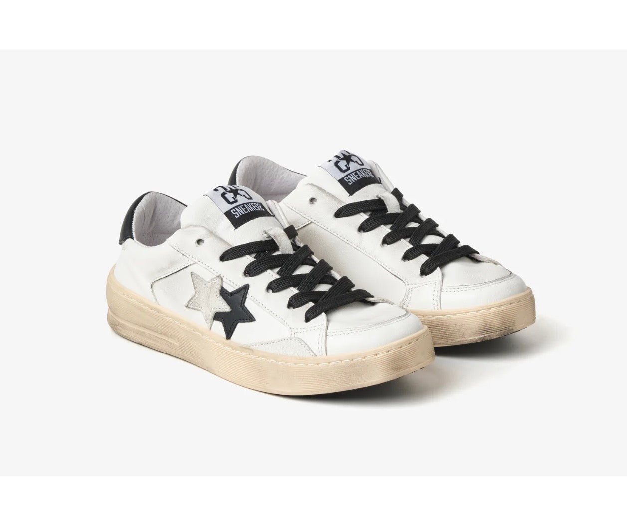 SNEAKER ENJOY STAR IN PELLE BIANCA CON DETTAGLI IN PELLE NERI E GHIACCIO ED EFFETTO
"USED"